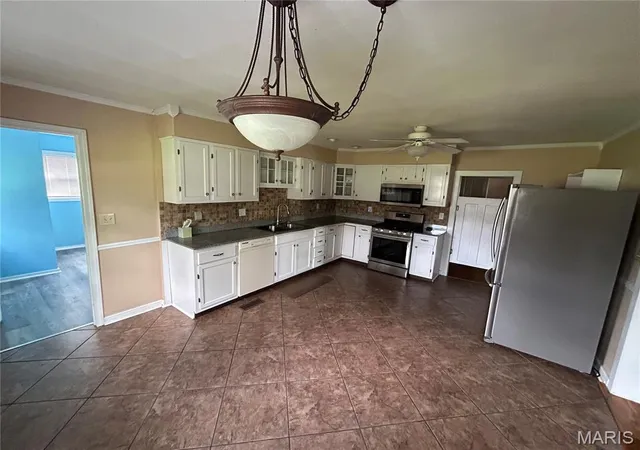 Photo 5 of Single Family Residence at 327 W Locust St, Paris, MO 65275 | MLS# MIS25057612 | | Sold on 2025-10-24