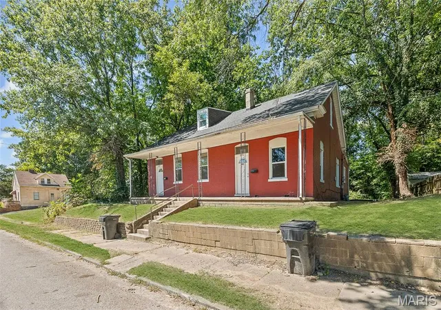 3rd image of 619 E Mckinley St, Belleville, IL 62220 | MLS# MIS25059093