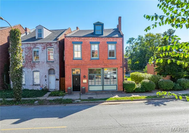 Single Family Residence at 2906 Lemp Ave, Saint Louis, MO 63118 | MLS# MIS25059135 | | Sold on 2026-07-01