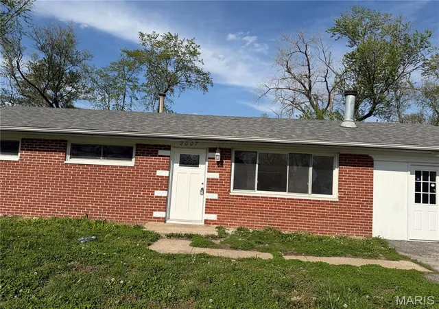 Homes for sale in Cahokia, IL | 2007 Delores St, Cahokia, IL 62206 | MLS# MIS25059251