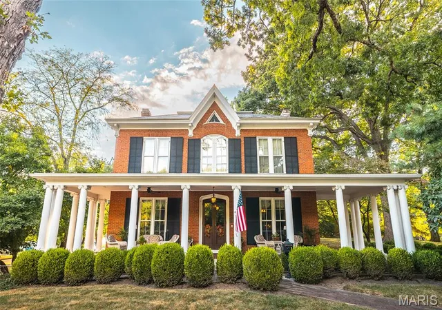2nd image of 1014 Henry St, Alton, IL 62002 | MLS# MIS25059342