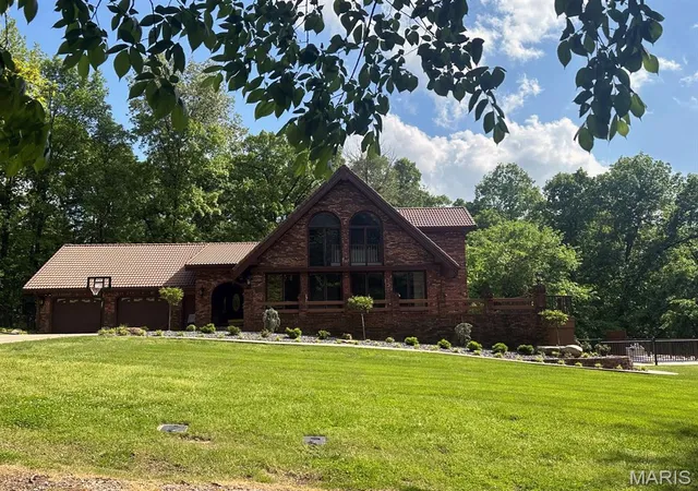 Photo 2 of Single Family Residence at 15012 Bay Hills Dr, Dexter, MO 63841 | MLS# MIS25059403 | | Sold on 2025-12-30