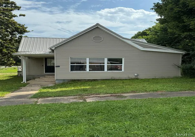 Photo 3 of Single Family Residence at 514 W Harbin Ave, Puxico, MO 63960 | MLS# MIS25059794 |  | Sold on 2026-04-15