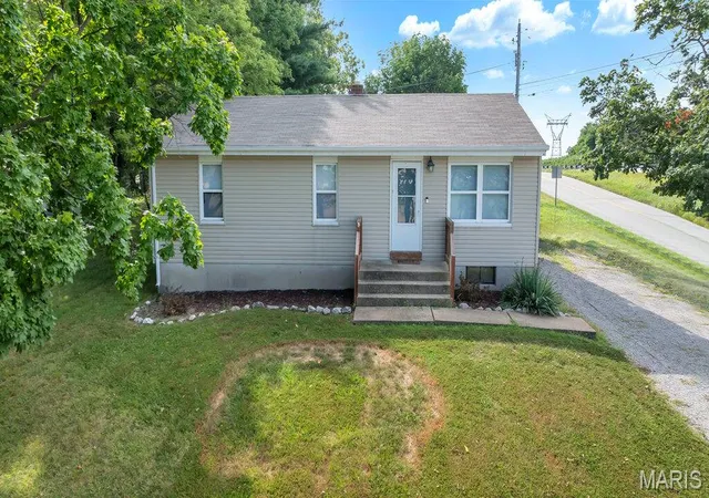 Photo 1 of Single family home for sale at 2828 Mulberry Ln, Saint Charles, MO 63303 | MLS# MIS25059870 | Listing updated on 2026-03-08
