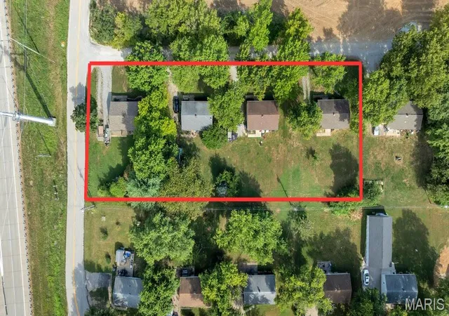 Photo 3 of Single family home for sale at 2816 Mulberry Ln, Saint Charles, MO 63303 | MLS# MIS25059992 | Listing updated on 2026-03-08
