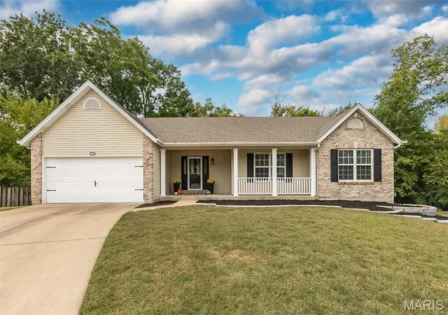 Single Family Residence at 1094 Treeshade Dr, Saint Peters, MO 63376 | MLS# MIS25061400 | | Sold on 2025-10-02