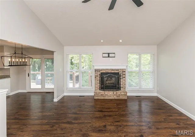 Photo 4 of Single Family Residence at 1094 Treeshade Dr, Saint Peters, MO 63376 | MLS# MIS25061400 | | Sold on 2025-10-02