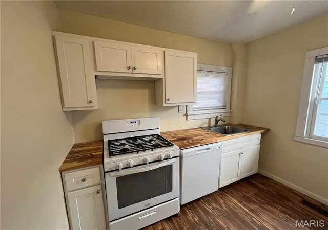 2nd image of 3904 Walsh St, Saint Louis, MO 63116 | MLS# MIS25061433