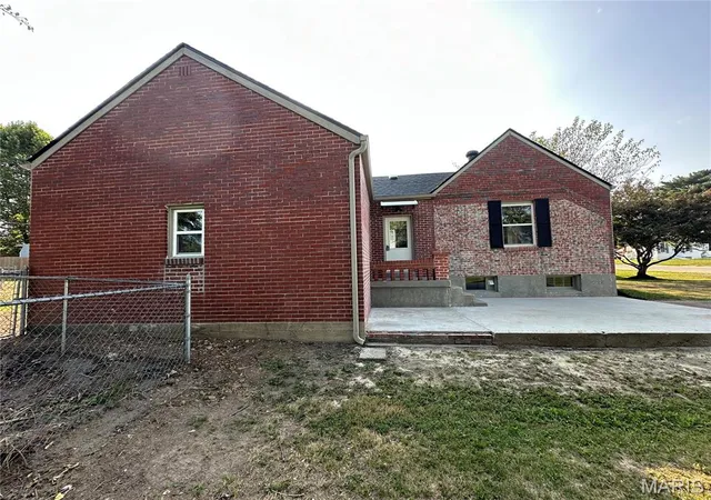 Photo 3 of Single Family Residence at 308 E Jefferson Ave, Owensville, MO 65066 | MLS# MIS25061463 |  | Sold on 2025-10-07