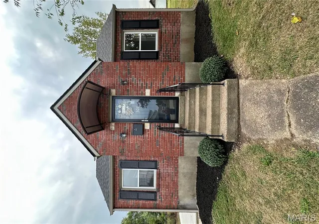 Photo 4 of Single Family Residence at 308 E Jefferson Ave, Owensville, MO 65066 | MLS# MIS25061463 |  | Sold on 2025-10-07
