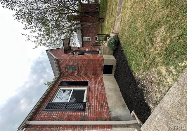 Photo 5 of Single Family Residence at 308 E Jefferson Ave, Owensville, MO 65066 | MLS# MIS25061463 |  | Sold on 2025-10-07
