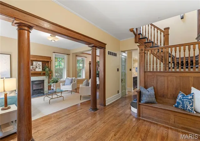 Photo 1 of Single Family Residence at 29 Benton Pl, Saint Louis, MO 63104 | MLS# MIS25061538 |  | Sold on 2025-11-21