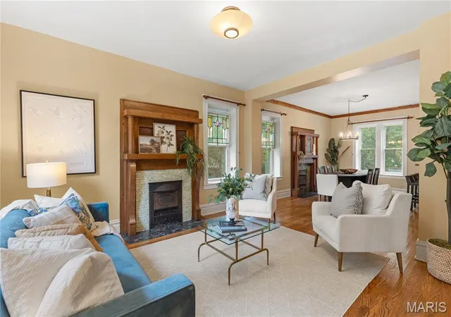 Photo 4 of Single Family Residence at 29 Benton Pl, Saint Louis, MO 63104 | MLS# MIS25061538 |  | Sold on 2025-11-21