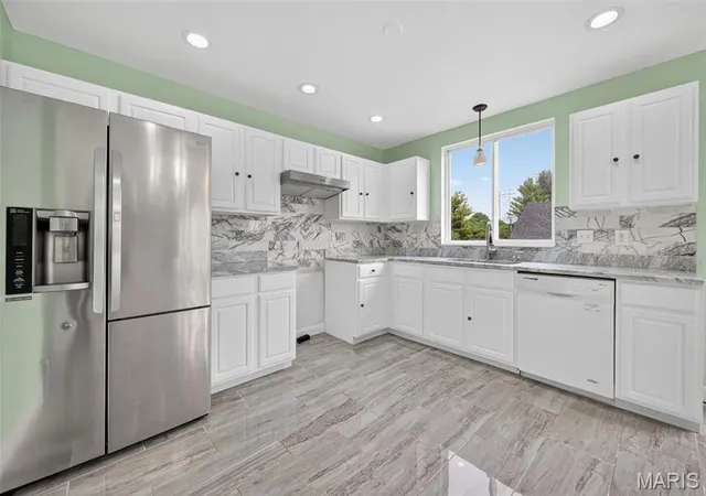 Photo 2 of Single Family Residence at 11074 Kohrs Ln, Saint Louis, MO 63123 | MLS# MIS25061666 |  | Sold on 2026-03-17