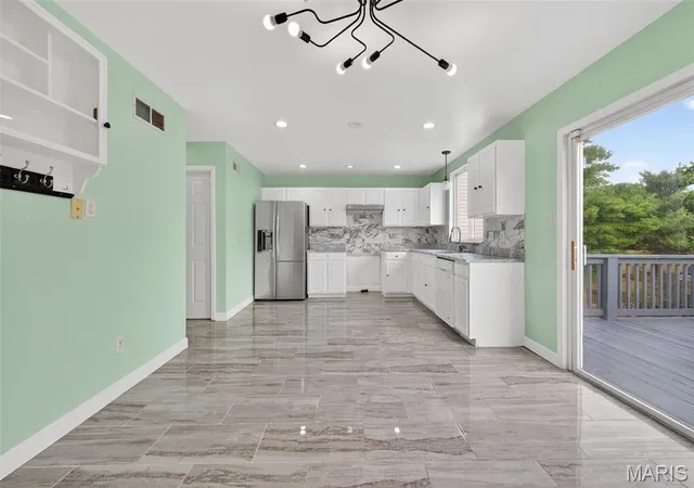 Photo 4 of Single Family Residence at 11074 Kohrs Ln, Saint Louis, MO 63123 | MLS# MIS25061666 |  | Sold on 2026-03-17