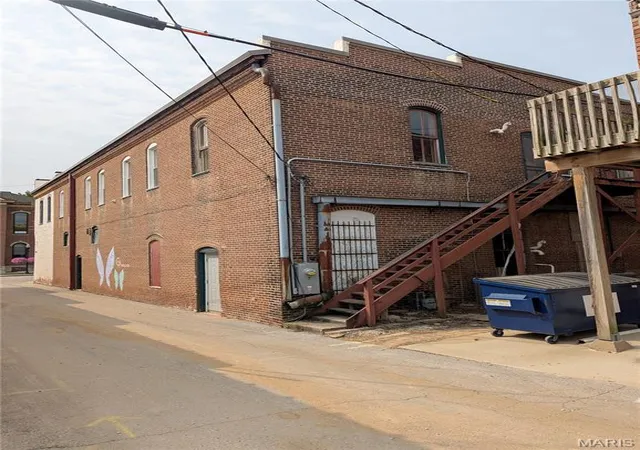 Homes for sale in Greenville, IL | 215 W College Ave, Greenville, IL 62246 | MLS# MIS25061691