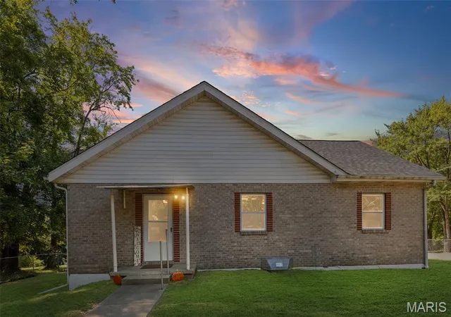 2nd image of 400 Conniston Dr, Belleville, IL 62223 | MLS# MIS25061817