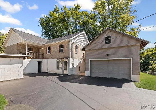 4th image of 400 Conniston Dr, Belleville, IL 62223 | MLS# MIS25061817