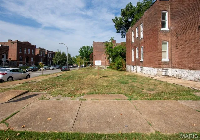 Land for sale at 4559 S Compton Ave, Saint Louis, MO 63111 | MLS# MIS25061989 | Listing updated on 2025-11-24
