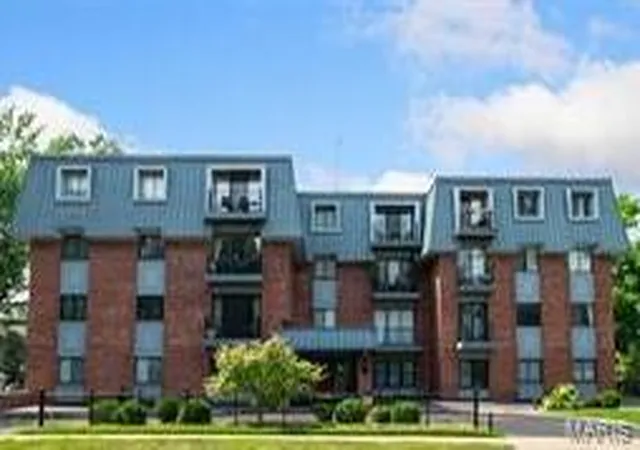 Homes for sale in Kirkwood, MO | 450 W Adams Ave #18, Kirkwood, MO 63122 | MLS# MIS25062392