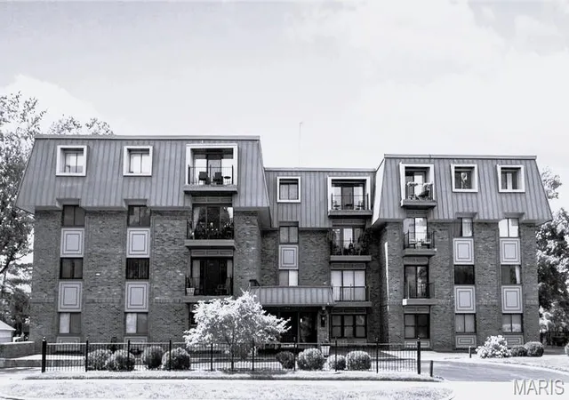 Homes for sale in Kirkwood, MO | 450 W Adams Ave #18, Kirkwood, MO 63122 | MLS# MIS25062392
