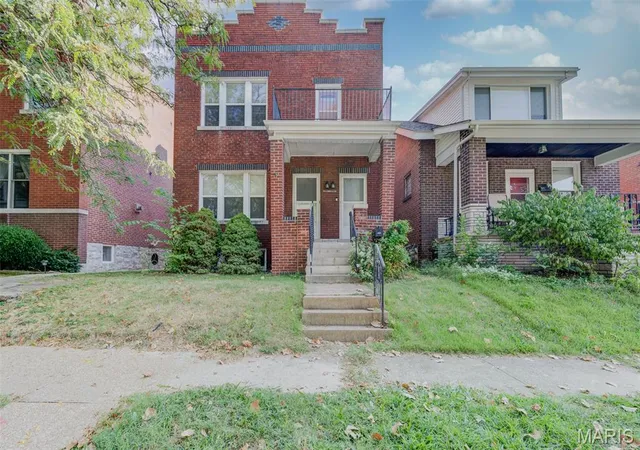 Photo 1 of Sale Pending at 4627 Rosa Ave, Saint Louis, MO 63116 | MLS# MIS25062539 | Listing updated on 2026-02-21