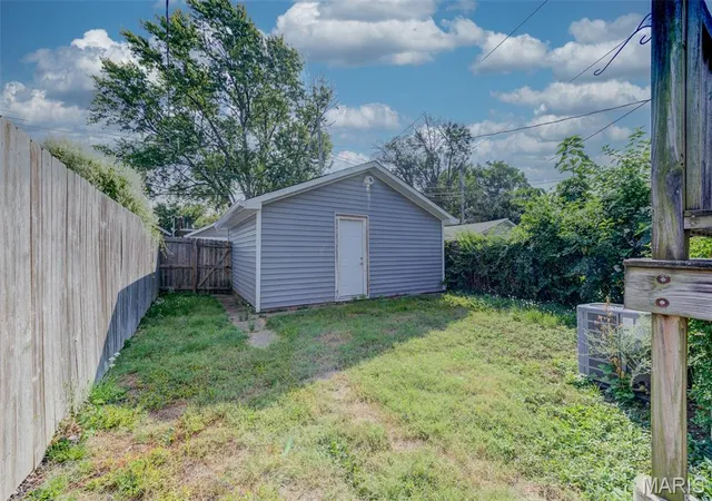 Photo 4 of Sale Pending at 4627 Rosa Ave, Saint Louis, MO 63116 | MLS# MIS25062539 | Listing updated on 2026-02-21