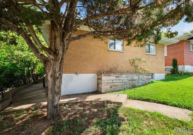 Photo 1 of Multi Family at 329 Eichelberger St, Saint Louis, MO 63111 | MLS# MIS25064020 | | Sold on 2025-11-05