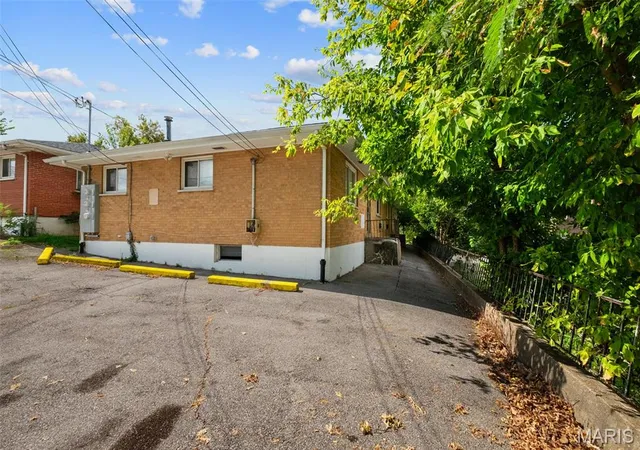 Photo 3 of Multi Family at 329 Eichelberger St, Saint Louis, MO 63111 | MLS# MIS25064020 | | Sold on 2025-11-05