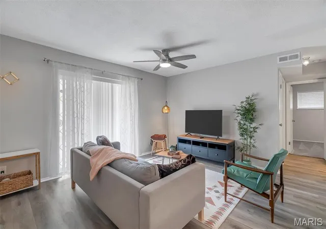 Photo 2 of Condominium at 2511 Senator Ct #B, Saint Louis, MO 63125 | MLS# MIS25064435 |  | Sold on 2025-10-29