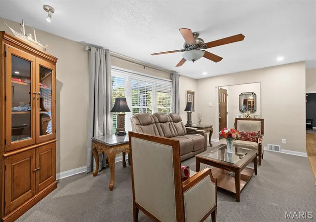 Photo 3 of Single family home for sale at 671 Glen Crossing Rd, Glen Carbon, IL 62034 | MLS# MIS25064560 | Listing updated on 2026-10-18