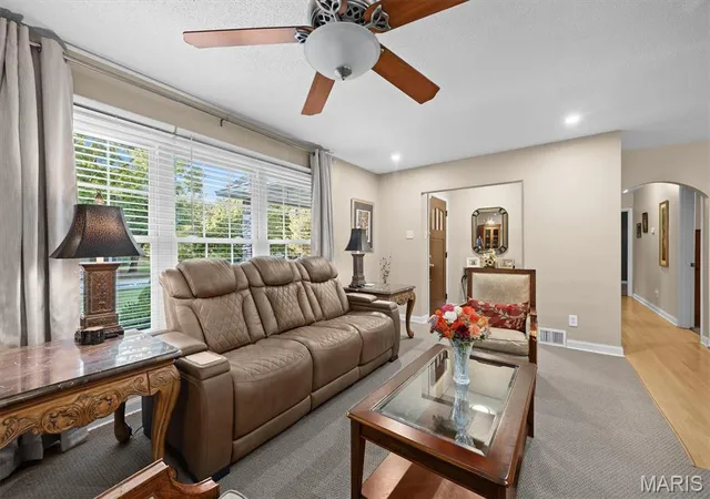 Photo 4 of Single family home for sale at 671 Glen Crossing Rd, Glen Carbon, IL 62034 | MLS# MIS25064560 | Listing updated on 2026-10-18