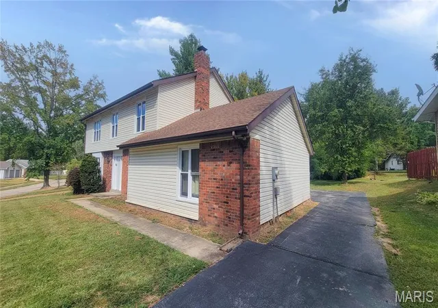 Photo 2 of Single Family Residence at 12518 Woodstream Dr, Saint Louis, MO 63138 | MLS# MIS25064591 | | Sold on 2026-01-07
