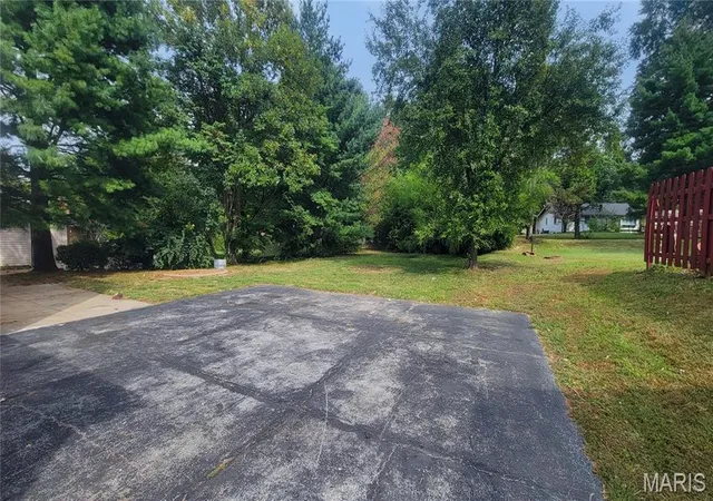 Photo 3 of Single Family Residence at 12518 Woodstream Dr, Saint Louis, MO 63138 | MLS# MIS25064591 | | Sold on 2026-01-07