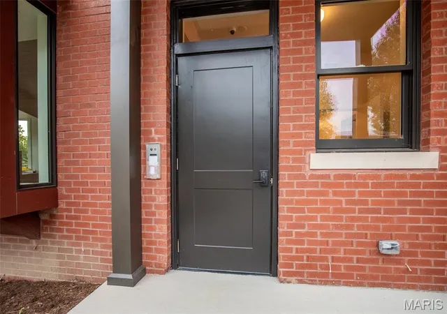 Photo 2 of Condo for sale at 6000 Washington Ave #102, St Louis, MO 63112 | MLS# MIS25065656 | Listing updated on 2026-04-30