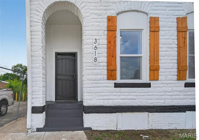 Photo 3 of Sale Pending at 3618 S Broadway St, Saint Louis, MO 63118 | MLS# MIS25065679 | Listing updated on 2025-12-18