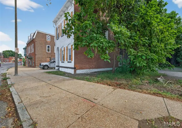 Photo 4 of Sale Pending at 3618 S Broadway St, Saint Louis, MO 63118 | MLS# MIS25065679 | Listing updated on 2025-12-18