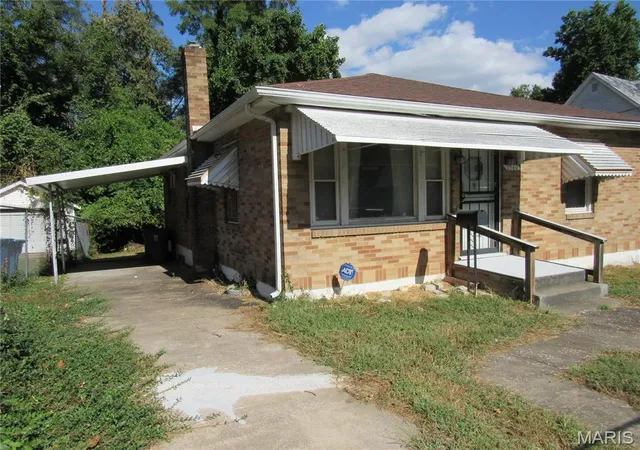 1st image of 1540 Highland Ave, Alton, IL 62002 | MLS# MIS25065801