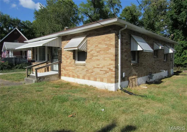 2nd image of 1540 Highland Ave, Alton, IL 62002 | MLS# MIS25065801