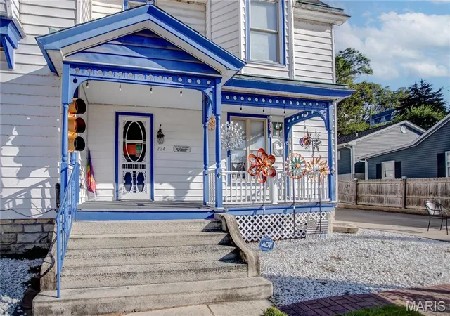 Homes for sale in Grafton, IL | 224 E Main St, Grafton, IL 62037 | MLS# MIS25066464