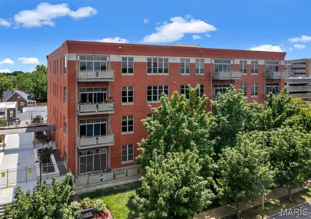Photo 3 of Condominium at 6350 Clayton Rd #103, Saint Louis, MO 63117 | MLS# MIS25066551 | | Sold on 2025-11-14