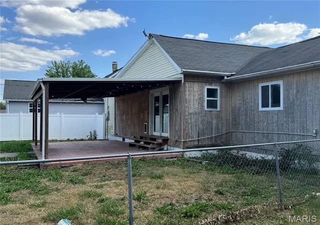 Photo 3 of Single family home for sale at 309 W 3Rd South St, Mount Olive, IL 62069 | MLS# MIS25066575 | Listing updated on 2026-10-27