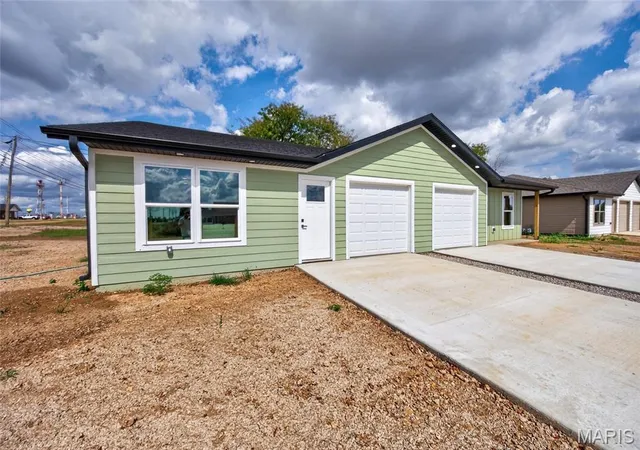 Photo 2 of Single family home for sale at 101 Conner Dr #Lot 1, Lebanon, MO 65536 | MLS# MIS25066677 | Listing updated on 2026-10-04