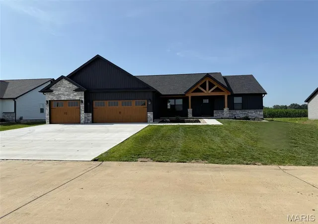 Homes for sale in Jerseyville, IL | 1004 Brianna Court, Jerseyville, IL 62052 | MLS# MIS25066860