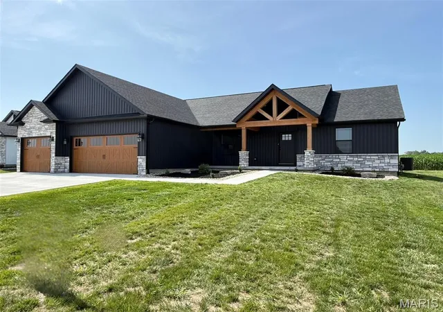 Homes for sale in Jerseyville, IL | 1004 Brianna Court, Jerseyville, IL 62052 | MLS# MIS25066860