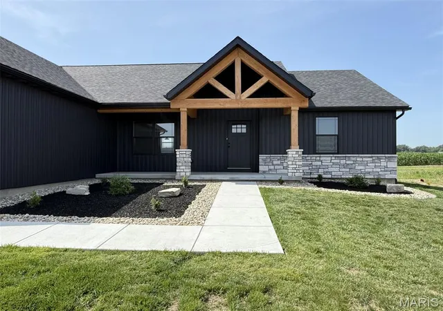 Homes for sale in Jerseyville, IL | 1004 Brianna Court, Jerseyville, IL 62052 | MLS# MIS25066860