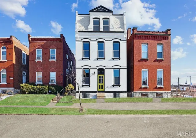 1st image of 3330 Iowa Ave, Saint Louis, MO 63118 | MLS# MIS25067481