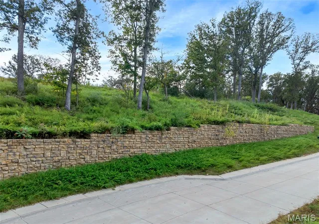 4th image of 136 Summer Grace Ln, Saint Charles, MO 63304 | MLS# MIS25067871