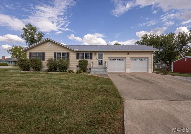 Photo 1 of Single family home for sale at 700 Ely St, Perry, MO 63462 | MLS# MIS25068178 | Listing updated on 2025-12-06