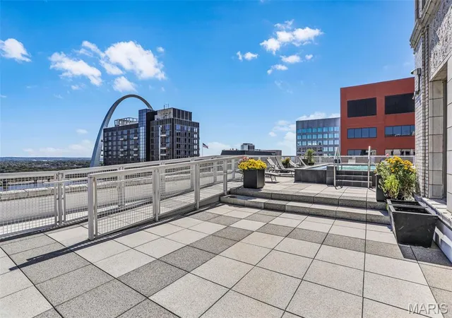 Photo 22 of Sale Pending at 314 N Broadway #604, Saint Louis, MO 63102 | MLS# MIS25068247 | Listing updated on 2026-10-16